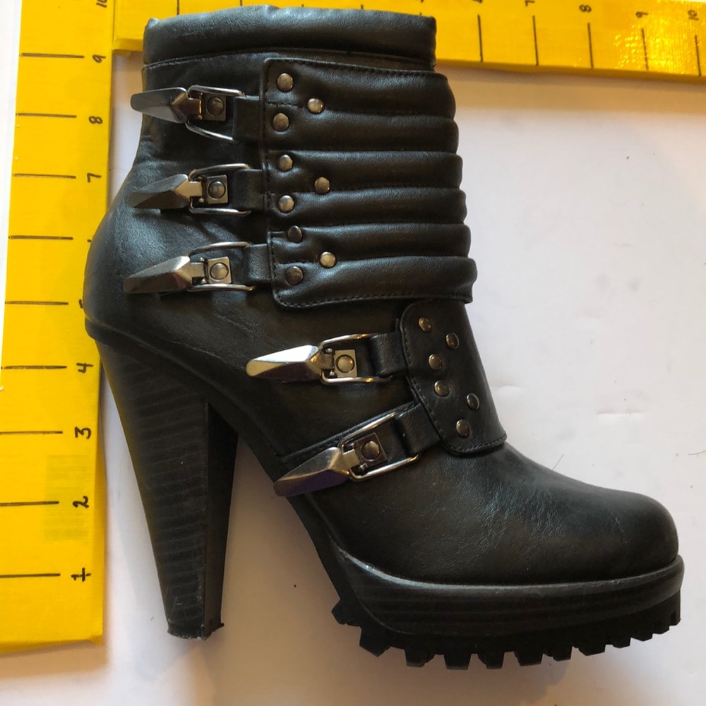 HeartSoul Black Boots booties 7.5 biker edgy heel